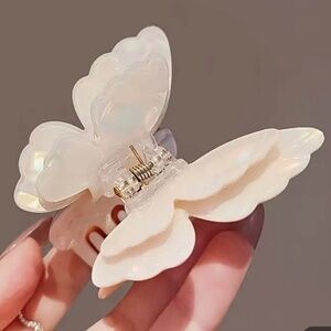 Butterfly Claw Clip Pearl